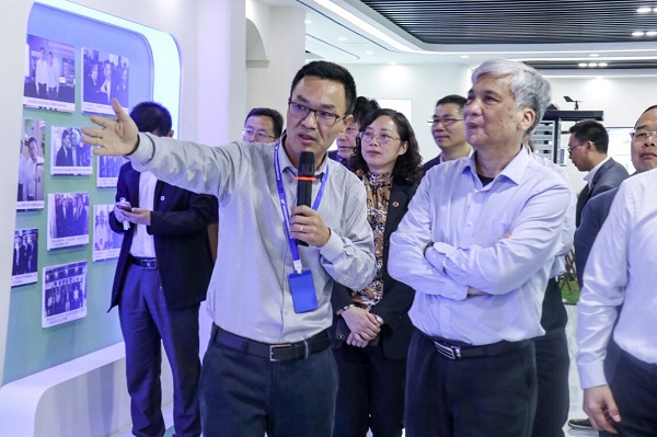 全国人大常委会副委员长丁仲礼莅临樱桃APP免费下载考察调研 全国人大常委会副委员长丁仲礼莅临樱桃APP免费下载考察调研