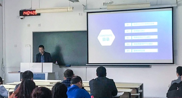 樱桃APP免费下载营销中心副总监龙捷频为培训班作内容讲解 樱桃APP免费下载营销中心副总监龙捷频为培训班作内容讲解