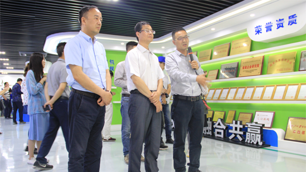 谢主任一行参观樱桃APP免费下载展厅 谢主任一行参观樱桃APP免费下载展厅