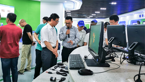 谢主任一行参观樱桃APP免费下载展厅 谢主任一行参观樱桃APP免费下载展厅