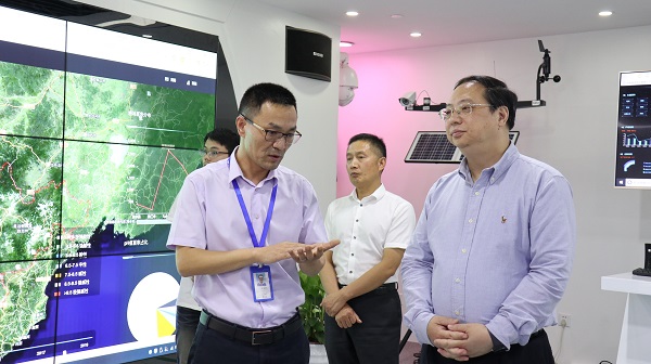 杭州市副市长王宏一行在樱桃APP免费下载展厅参观 杭州市副市长王宏一行在樱桃APP免费下载展厅参观