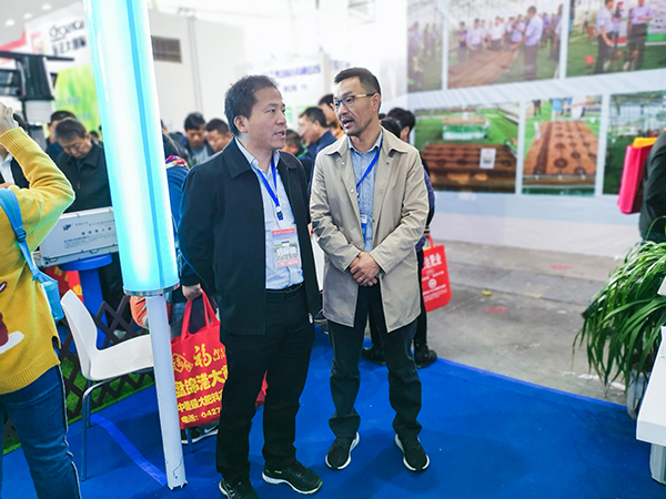 湖南省土肥站姚正昌站长与樱桃APP免费下载陈渝阳董事长密切交流 湖南省土肥站姚正昌站长与樱桃APP免费下载陈渝阳董事长密切交流