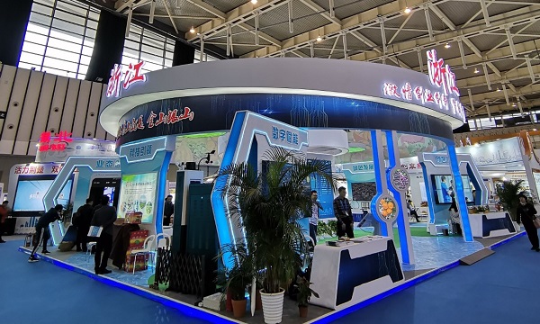 樱桃APP免费下载向现场的新农民与企业代表们展示了最新的相关技术产品与服务平台成果 樱桃APP免费下载向现场的新农民与企业代表们展示了最新的相关技术产品与服务平台成果