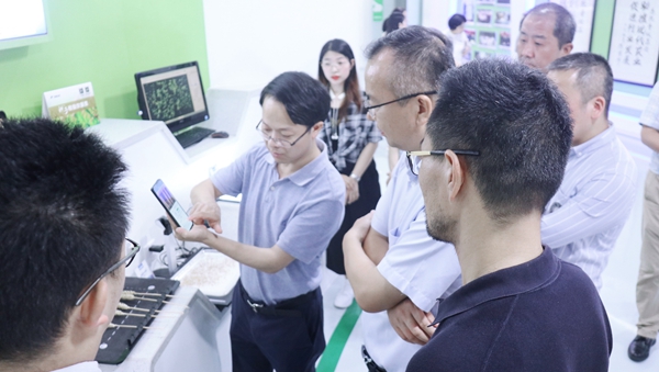 杭州市科技局局长赵喜凯一行莅临樱桃APP免费下载考察调研1 杭州市科技局局长赵喜凯一行莅临樱桃APP免费下载考察调研1