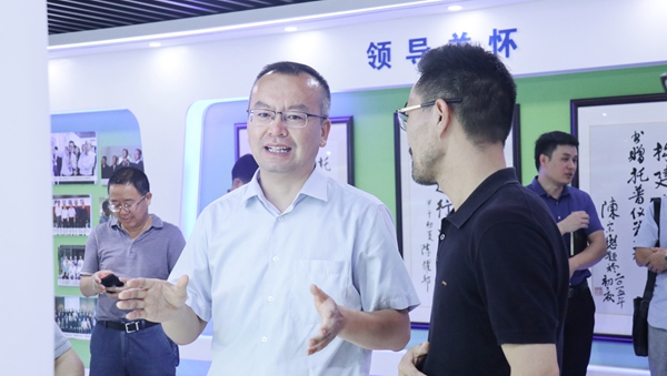 赵喜凯局长参观樱桃APP免费下载展厅 赵喜凯局长参观樱桃APP免费下载展厅