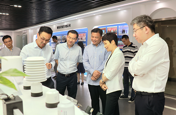 省科技厅党组书记何杏仁一行赴樱桃APP免费下载调研农业科技工作 省科技厅党组书记何杏仁一行赴樱桃APP免费下载调研农业科技工作