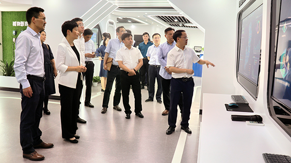 省科技厅党组书记何杏仁一行赴樱桃APP免费下载调研农业科技工作 省科技厅党组书记何杏仁一行赴樱桃APP免费下载调研农业科技工作
